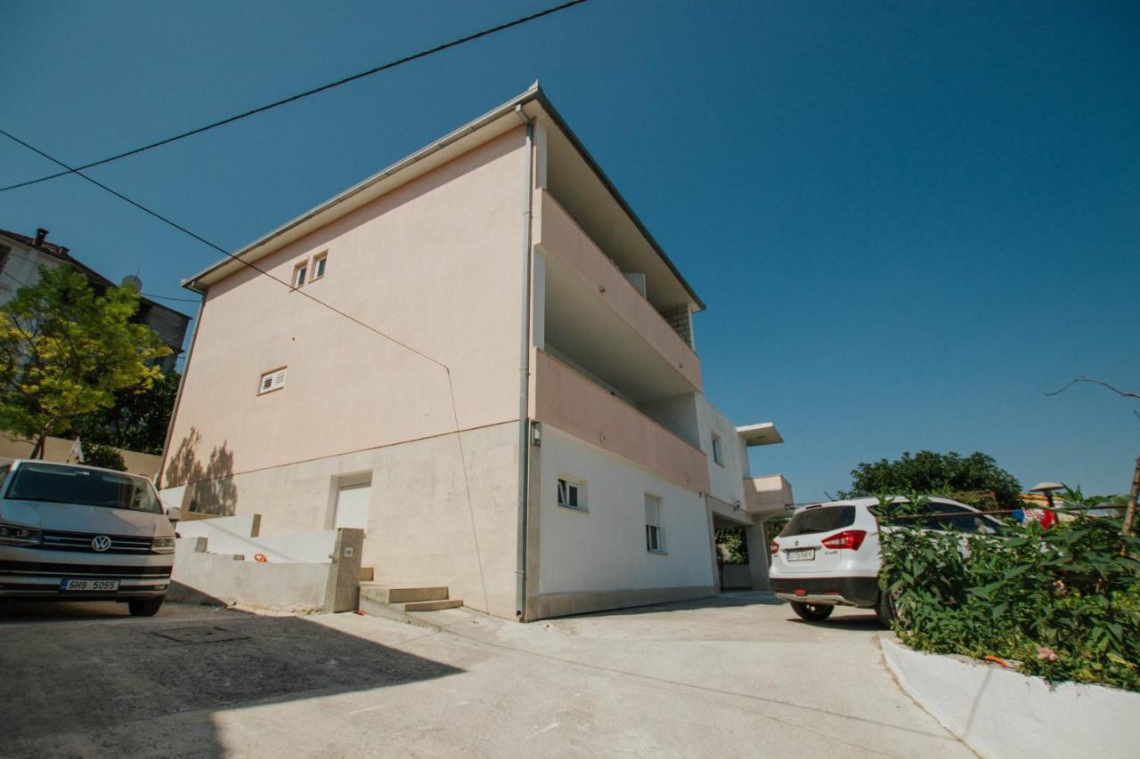Apartments By The Sea Arbanija, Ciovo - 1085 Trogir Eksteriør bilde
