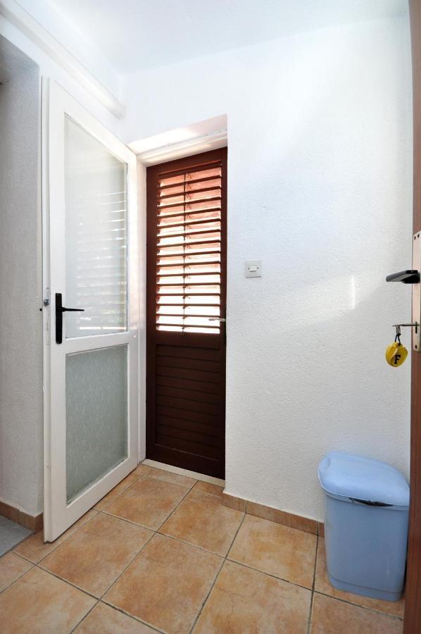 Apartments By The Sea Arbanija, Ciovo - 1085 Trogir Eksteriør bilde